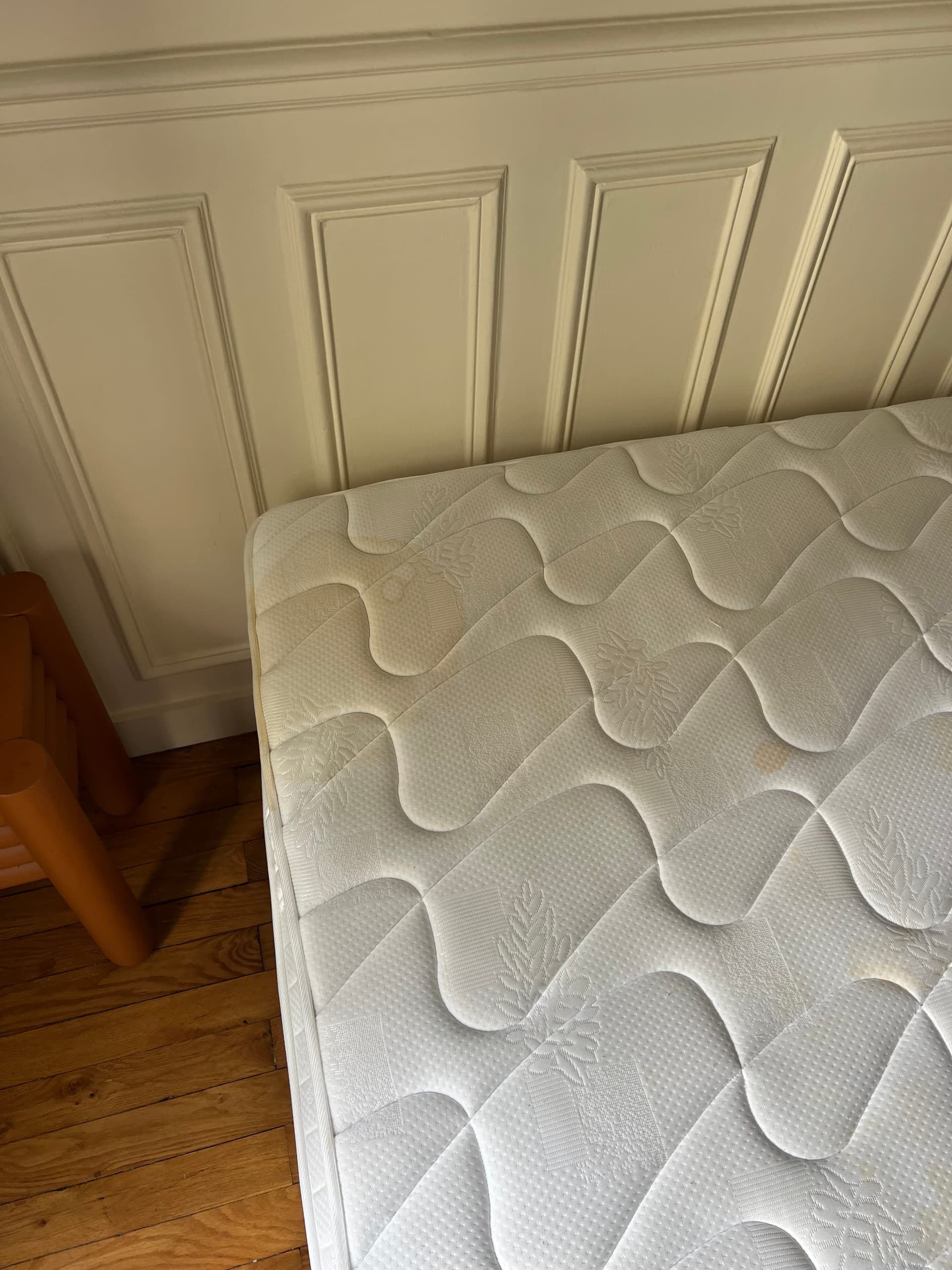 Nettoyage Matelas — avant / après par Fresheco — avant