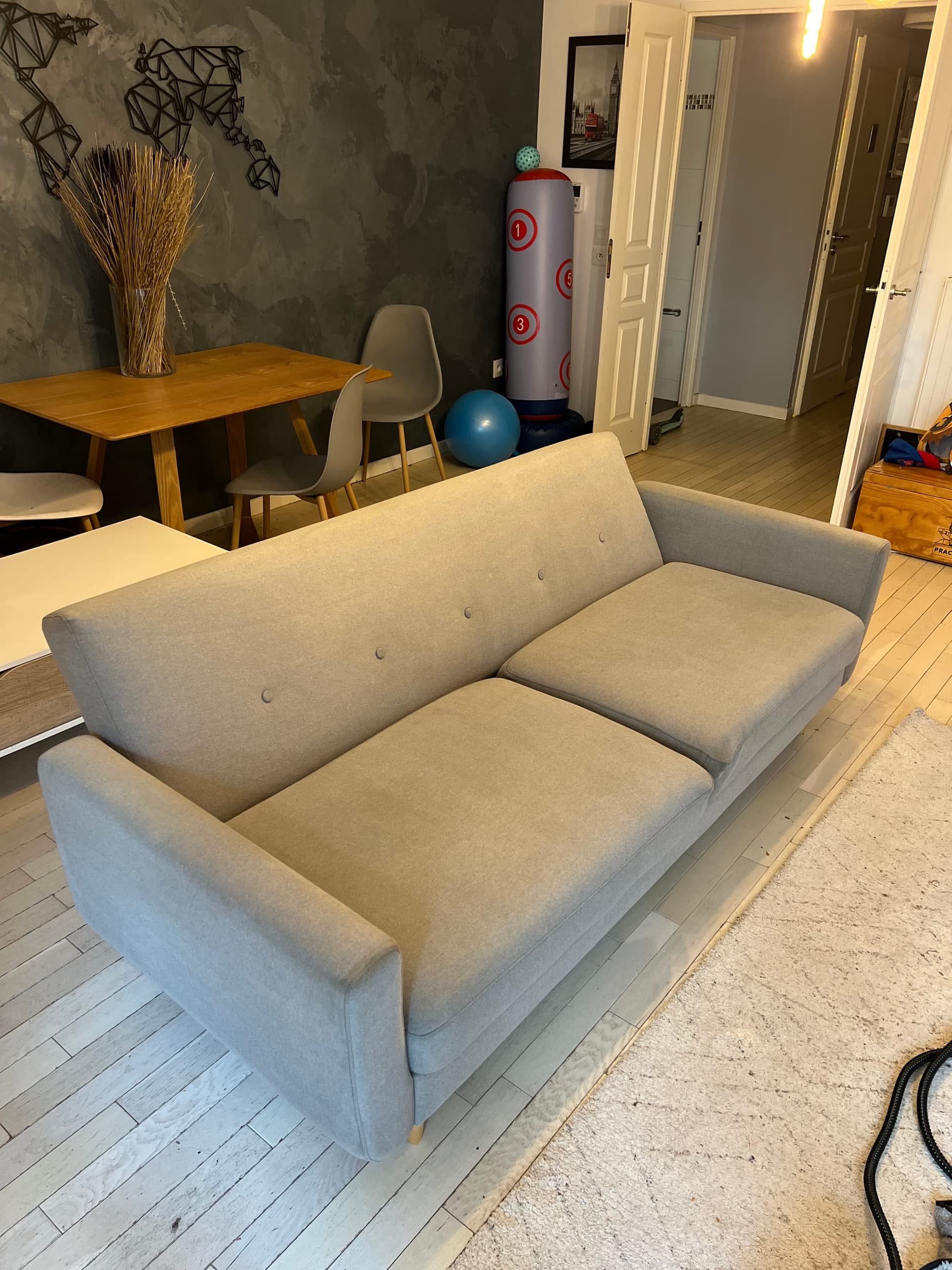 Canapé tissu nettoyé par Fresheco — après